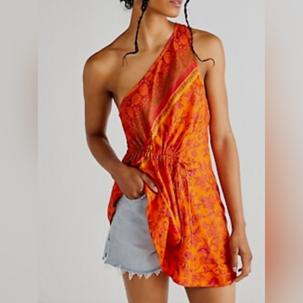 NWOT Free Mira printed tunic Medium